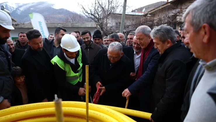 Başkan Büyükkılıç ve Hulusi Akar Yahyalı’da temel atma ve açılış törenlerine katıldı