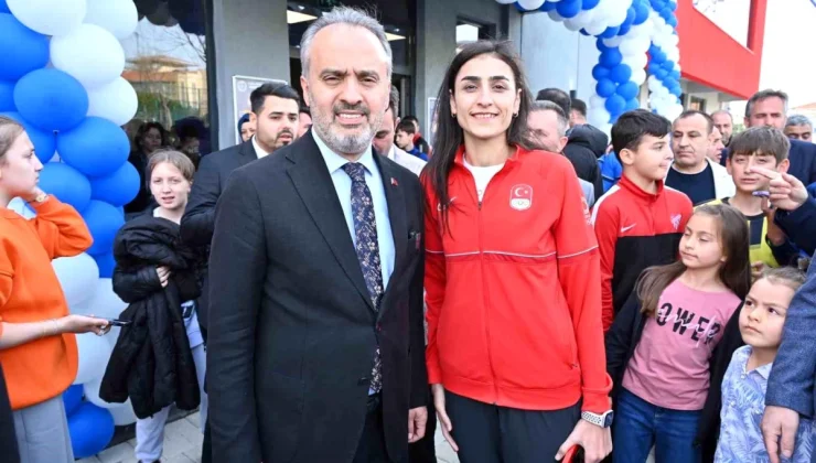 Bursa’da Hatice Kübra İlgün Gençlik ve Spor Merkezi açıldı