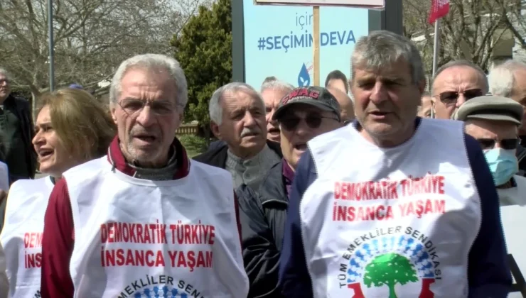 Emekliler İzmir’de Maaşlarına Karşı Protesto Düzenledi