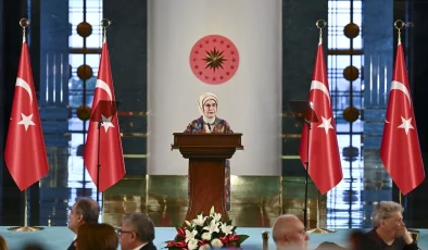 Emine Erdoğan: Güçlü bir toplum, gençliğin dinamizmi ile yaşlılığın bilgeliğini harmanlayabilen ülkelerin erişebileceği bir idealdir