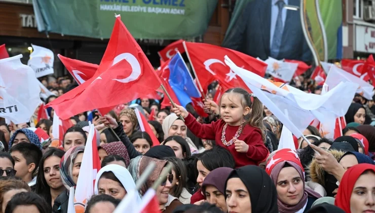 Erdoğan: Şehrimizin kaynaklarını terör örgütüne aktarma yerine Hakkarili kardeşlerim için kullanacak isimler belirledik