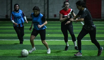 Arkadaşını Al Gel Platformu ile Kadınlar Futbol Maçı Yapıyor