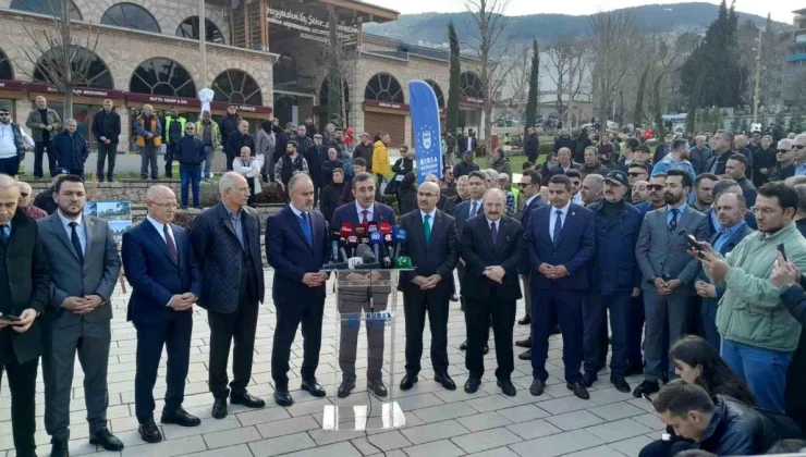 Cumhurbaşkanı Yardımcısı Cevdet Yılmaz, Bursa Tarihi Çarşı ve Hanlar Bölgesi’ni Ziyaret Etti