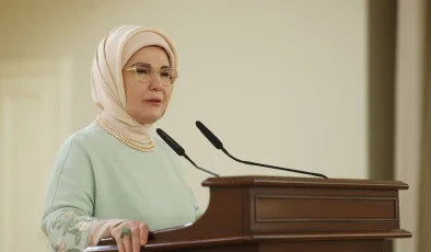 Emine Erdoğan, çocukların güven ve huzur içinde büyüyebilecekleri bir dünya diledi