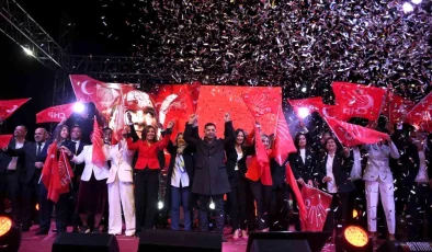 Kuşadası Belediye Başkanı Ömer Günel, Ege Mahallesi’nde Miting Yaptı