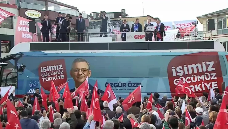 CHP Genel Başkanı Özgür Özel, Sarıyer’deki Halk Buluşmasında Konuştu