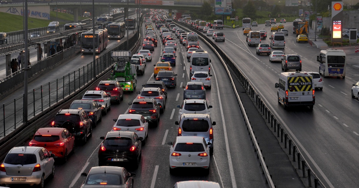 Haftanın ilk iş ve okul gününde İstanbul’da trafik yoğunluğu