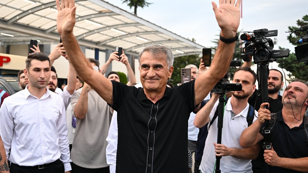 Trabzonspor’da Şenol Güneş’e tören düzenlendi: Boş kağıdı imzaladım