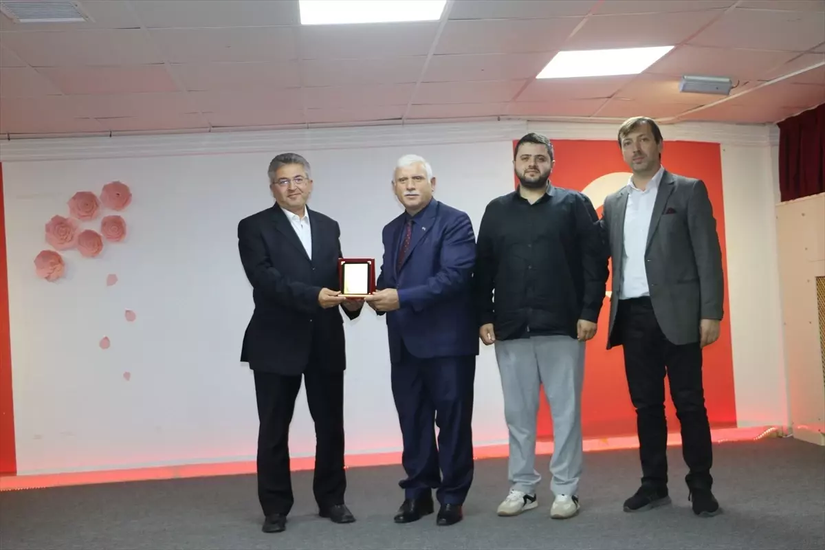 Of’ta Peygamberimiz ve Şahsiyet İnşası Konferansı