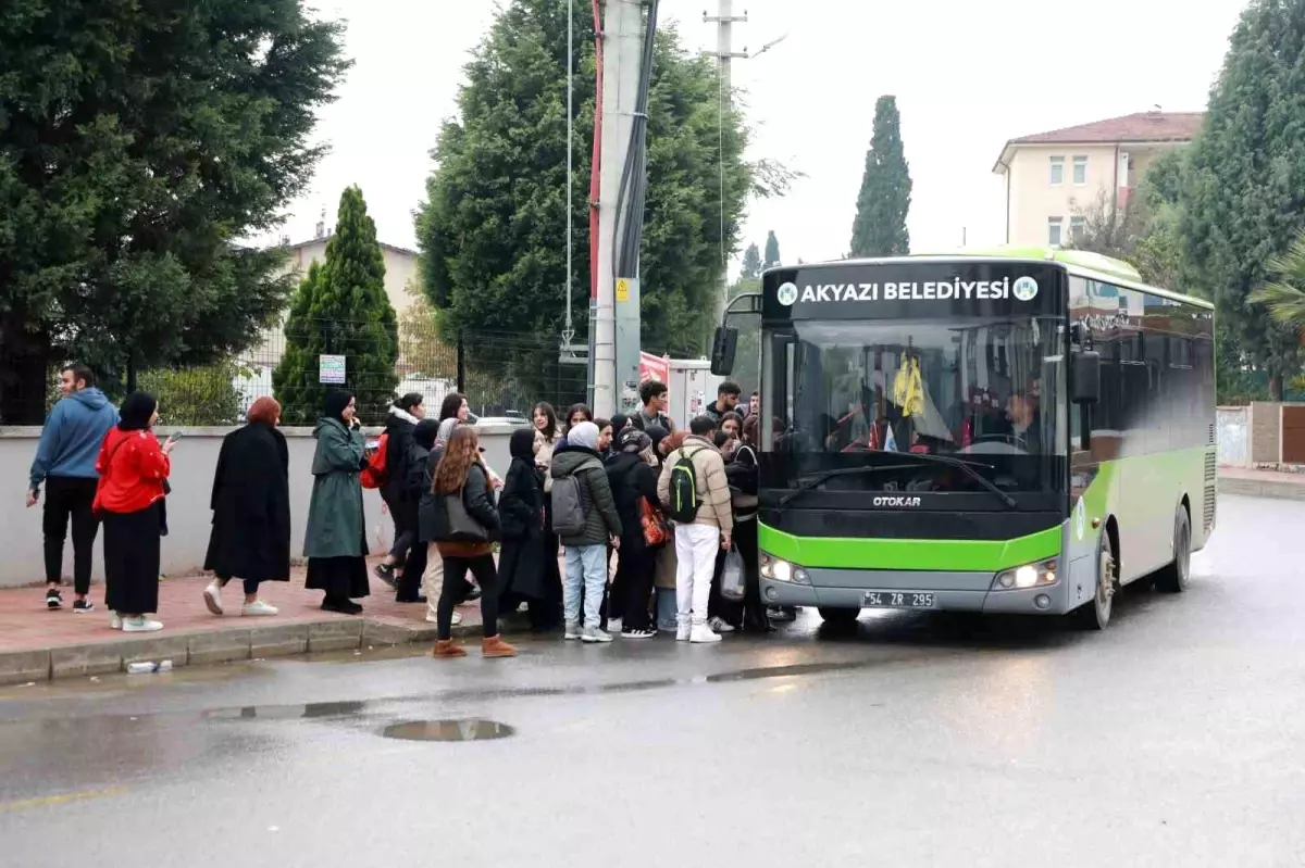 Akyazı Belediyesi’nden Üniversite Öğrencilerine Ücretsiz Ulaşım Hizmeti