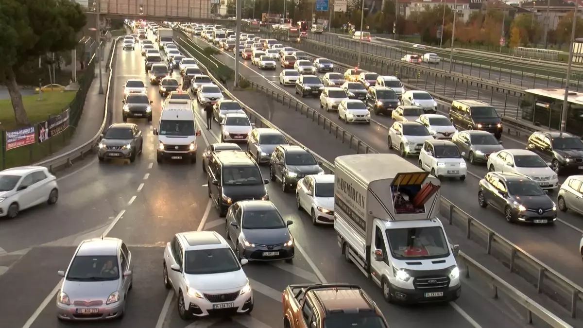 İstanbul’da Akşam Trafiği Yoğunlaştı