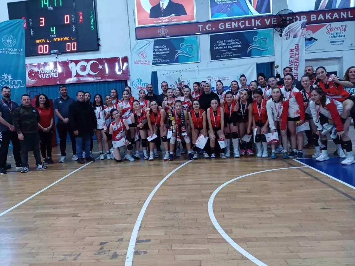 Düzce’de Voleybol Şampiyonu Düzce Spor Lisesi