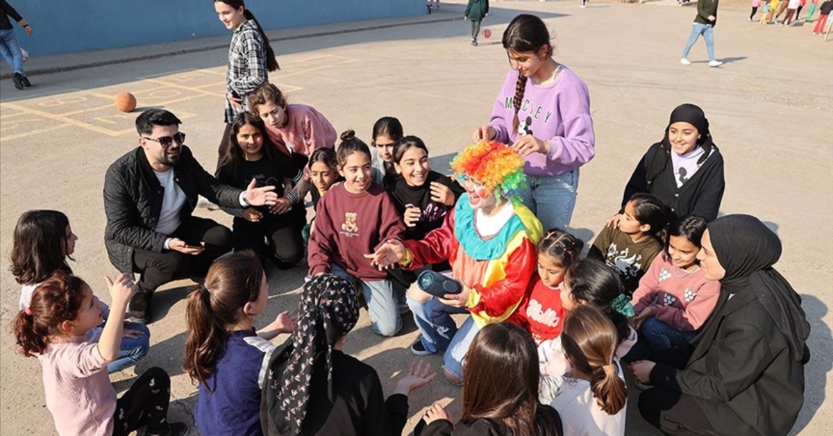 Üniversite öğrencileri projeleriyle kırsaldaki çocukların yüzünü güldürüyor